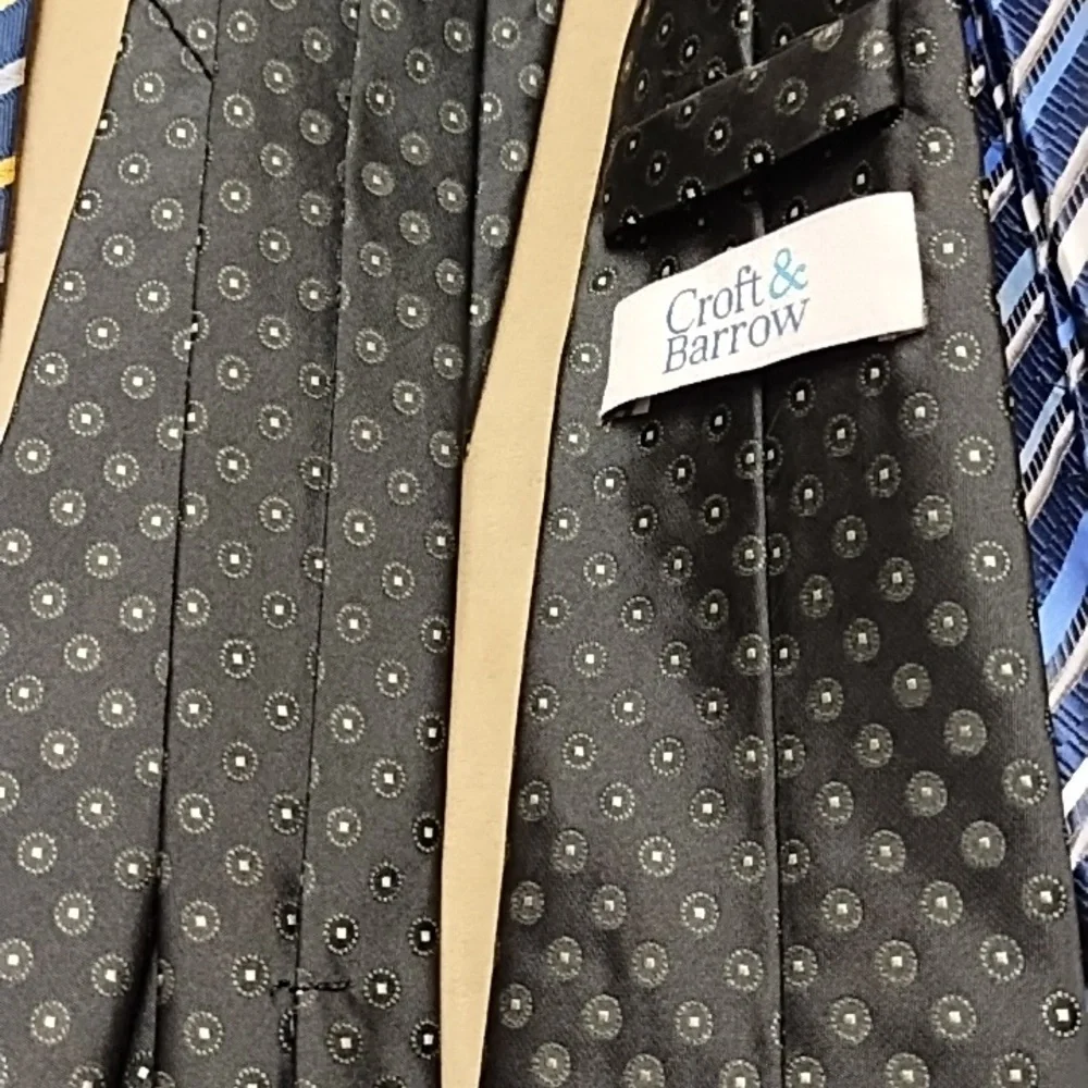 Four ties. - Picture 5 of 11